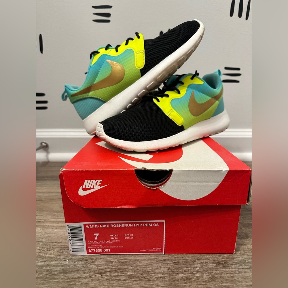 Women’s Nike Roshe Run, size 7